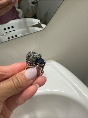 Jewelmint Silver Panther Ring with Navy Blue Stone